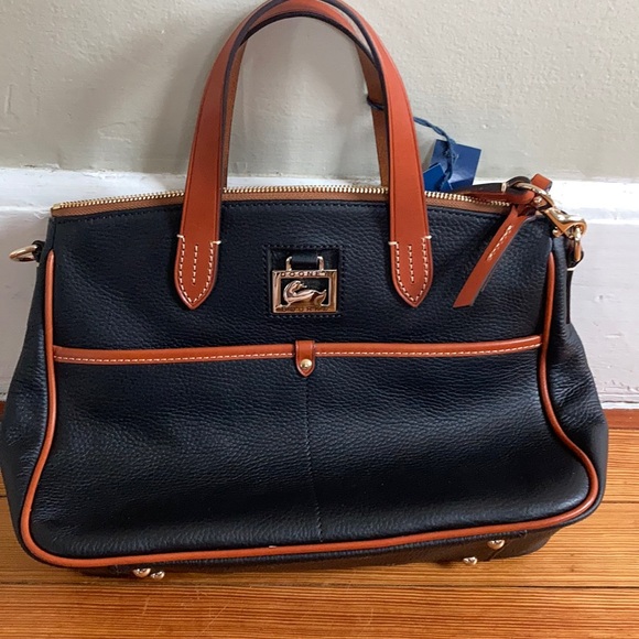 Dooney & Bourke Handbags - Dooney and Bourke purse